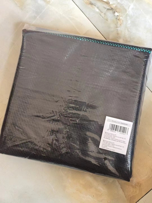 70-180GSM Kain Anti Rumput PP Nonwoven Hitam dan Hijau untuk pemanenan rumput liar, Kain Mat Rumput