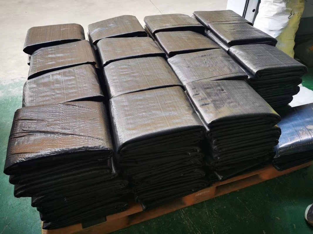 PP dengan Permeabilitas UV Tinggi Hitam Dan Hijau Weed Control Mat Woven Roving Pertanian